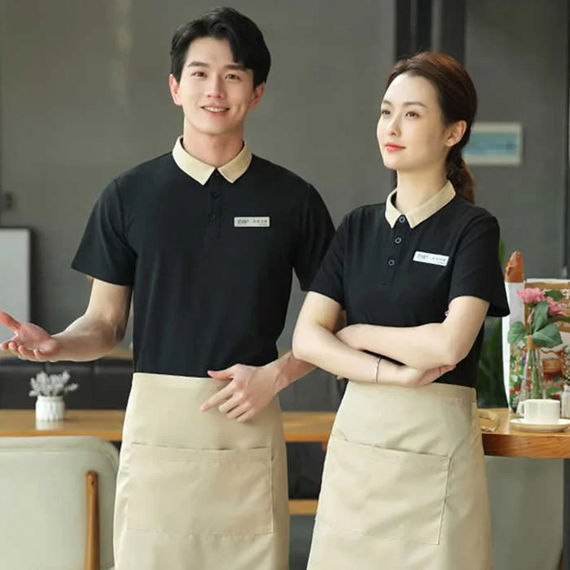 Tạp dề ngắn giúp nhân viên phục vụ dễ dàng di chuyển và làm việc